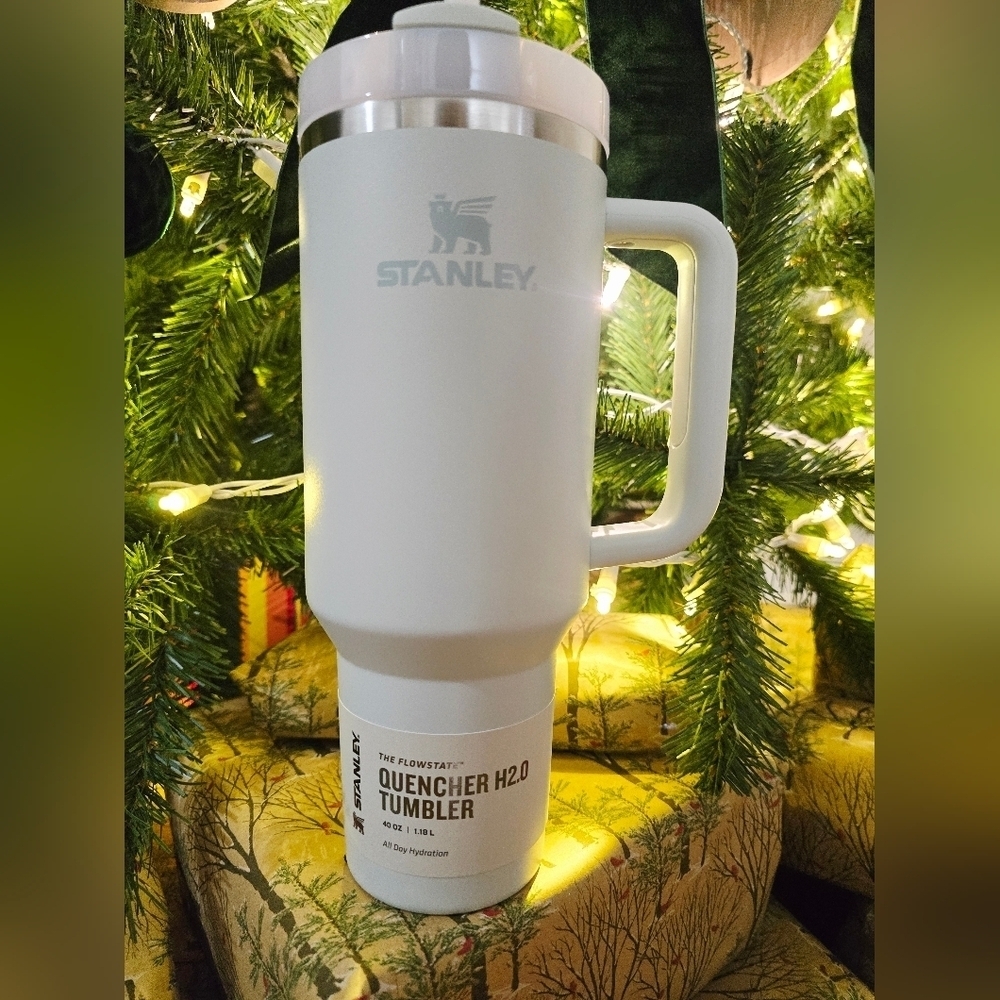 Stanley White Quencher H2.0 Tumbler - Picture 2 of 7